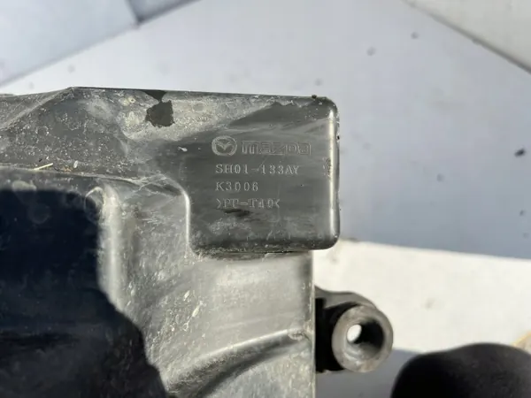 Mazda Luchtfilterhuis OEM SH01-133AY Gebruikt image 3