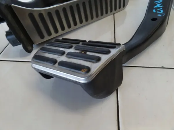 SKODA OCTAVIA II 2008 VRS Pedalset OEM 1K1723503N image 3