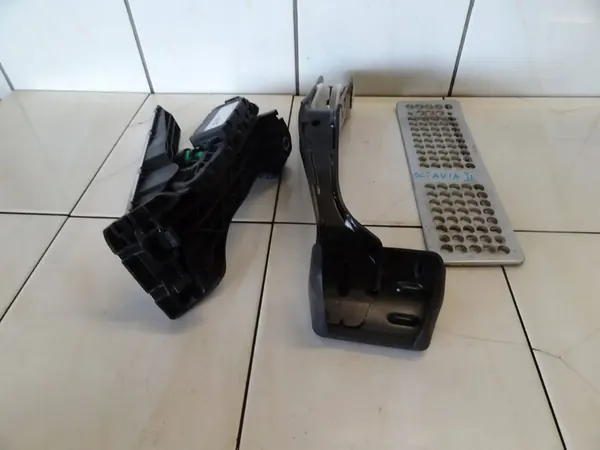 SKODA OCTAVIA II 2008 VRS Pedalset OEM 1K1723503N image 4