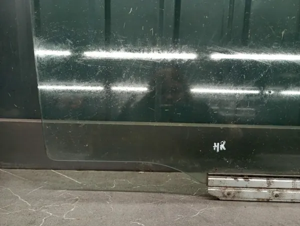 Toyota Corolla E12 Kombi höger bakruta OEM image 2
