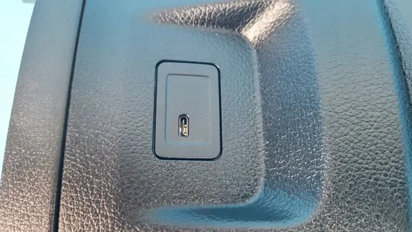 Mercedes EQA 250 Tunnelabdeckung OEM A1776802006 image 5