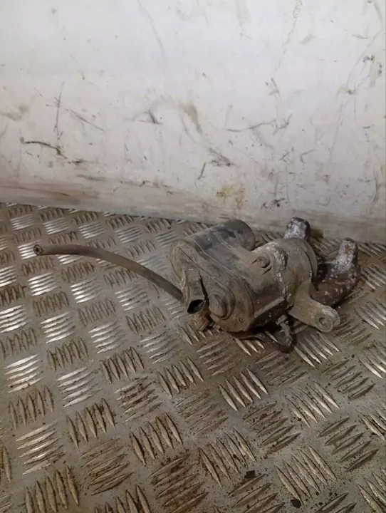 Volkswagen PASSAT B6 2007 Rechte Hintere Bremszange OEM 3C0615404E image 2