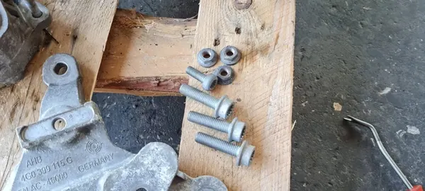 Audi A6 C7 4G Kiinnitystuki 3.0 TFSI S-Tronic OEM 4G0399115G image 5