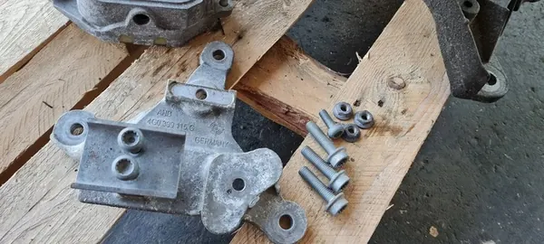 Audi A6 C7 4G Kiinnitystuki 3.0 TFSI S-Tronic OEM 4G0399115G image 6