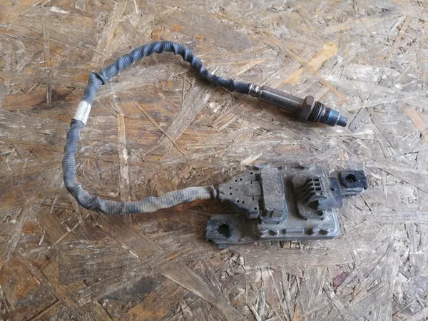 VW T6 Transporter Lambda NOX Sensor OEM 059907805B image 2