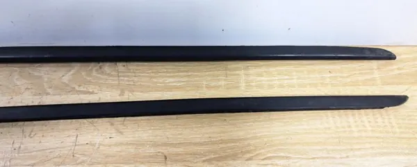 OEM 7N0854327BC/7N0854328BC Frontscheibenleisten-Set image 3