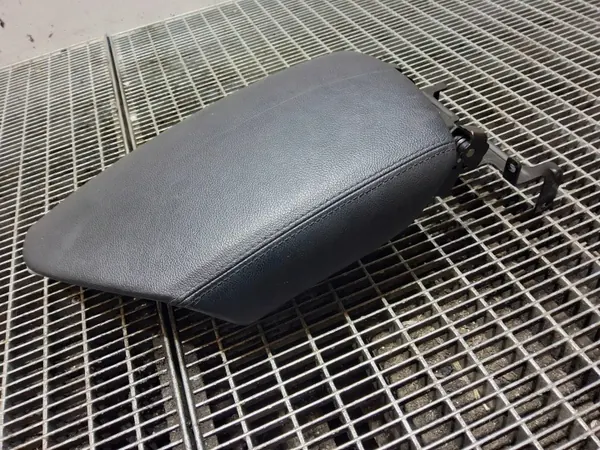 Console armsteun Hyundai i40 OEM SKE57014 - Gebruikt image 3