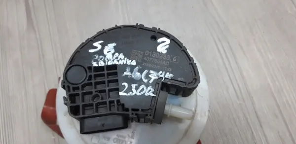 Bomba tanque AdBlue usado OEM 4077801AE para Audi A6 C7 image 3