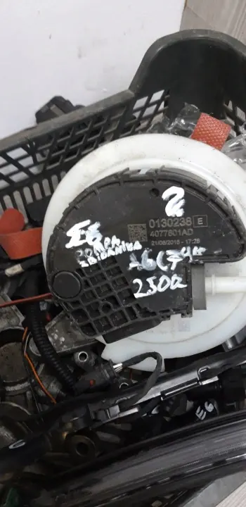 Bomba tanque AdBlue usado OEM 4077801AE para Audi A6 C7 image 4