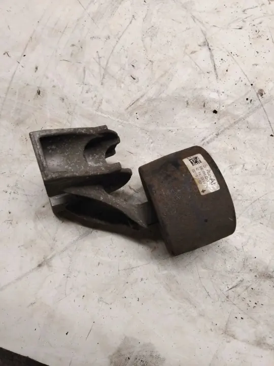 BMW X5 G05 taka-akselin stabilointituki OEM 1721475 image 2