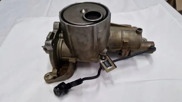 Oljepump OEM V759401080 för Citroen Peugeot Mini image 2