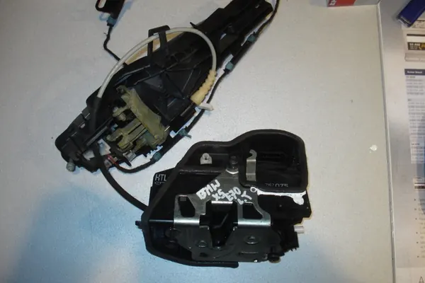 Vänster Bakdörrslås BMW E70 X5 F10 F25 image 2