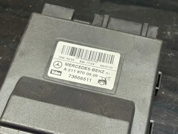 Mercedes W211 kofferbakmodule OEM A2118700926 image 3
