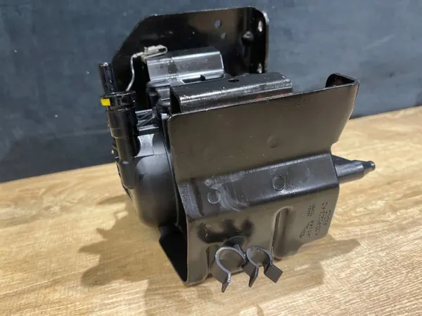 Polttoainesuodattimen Kiinnike OEM HJ329D202AC Range Rover Evoque image 4