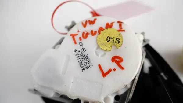 Säkerhetsbälte vänster fram OEM 368446299 VW Tiguan I image 3