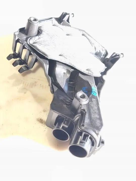 Mercedes moottorikansi ilmakanava OEM A6540102716 image 3