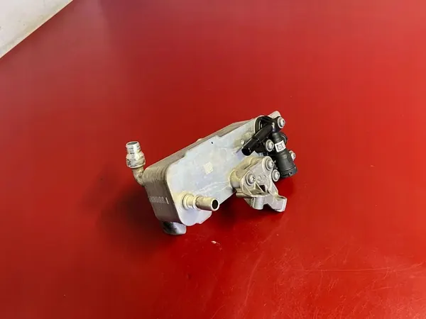 BMW 3 F30 330e Radiateur Huile 8607237 image 2