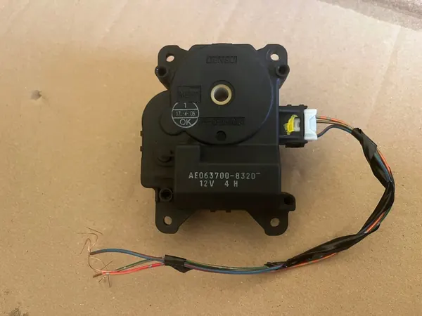Motor de Aquecimento Mitsubishi Colt VI Z30 2004-2008 AE063700-8320 image 1