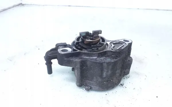 Bomba de vacío Ford Focus OEM D1563B2204T - Usado image 2