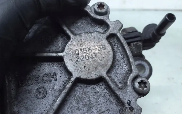 Bomba de vacío Ford Focus OEM D1563B2204T - Usado image 3