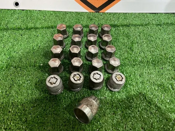 Hjulbult Range Rover Evoque LR001381 image 2