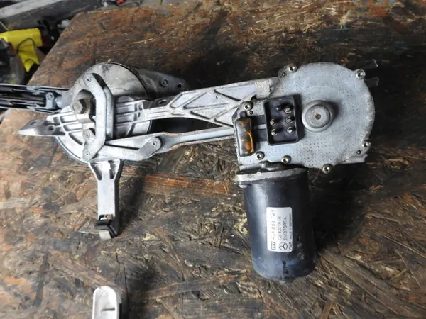 Pyyhkijänmekanismi Mercedes-Benz W124 image 2