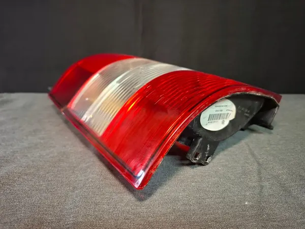 Luz Trasera Izquierda VW MULTIVAN V (7HM, 7HN, 7HF, 7EF, 7EM, 7EN) OEM 7H5945095M image 2