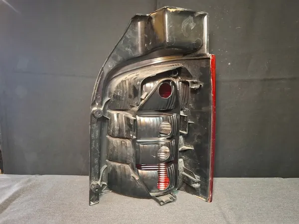 Luz Trasera Izquierda VW MULTIVAN V (7HM, 7HN, 7HF, 7EF, 7EM, 7EN) OEM 7H5945095M image 3