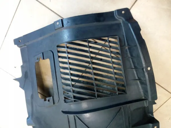 Front Right Wheel Arch BMW 7 F01 F02 OEM 51717185164 image 2