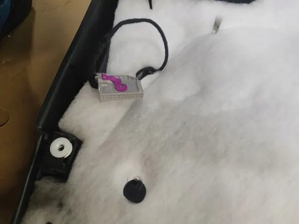 OEM TAPICERKA BOCZEK DRZWI PRAWY TYŁ SKÓRA - Oikea Takaovi image 4