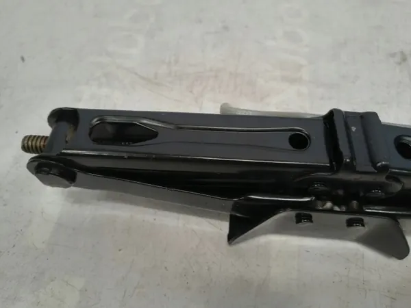 Macaco Dacia Sandero II OEM 995509264R - Usado image 3