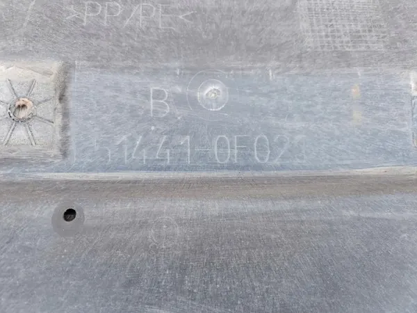 Cubierta Motor Toyota OEM 51441-0F021 - Usado image 3