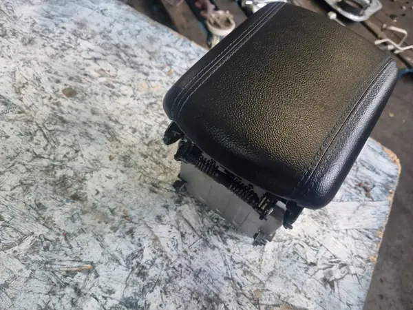 Accoudoir TUCSON 3 OEM 15-20 - Hyundai OE d'occasion image 3