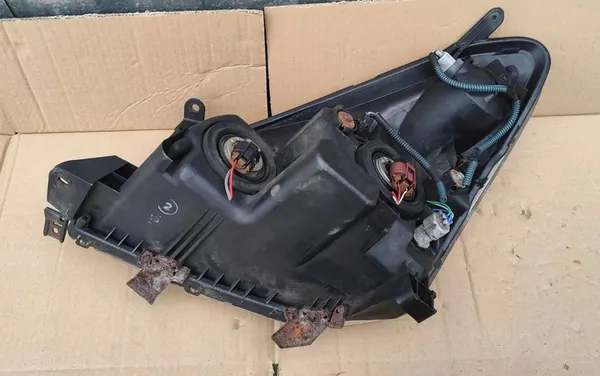 Faros Derecho Toyota Corolla Verso 2004- image 2