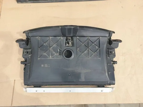 Tesla Model 3 Kylarfläkt Inlopp OEM 155978700A image 2