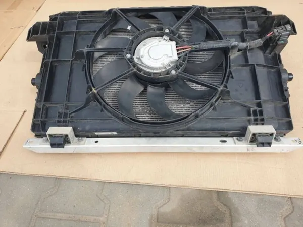 Tesla Model 3 Kylarfläkt Inlopp OEM 155978700A image 3