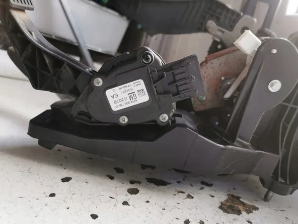 OPEL ASTRA J MANUELLE PEDALE EUROPA 13315200 image 2