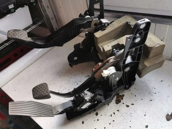 OPEL ASTRA J MANUELLE PEDALE EUROPA 13315200 image 5