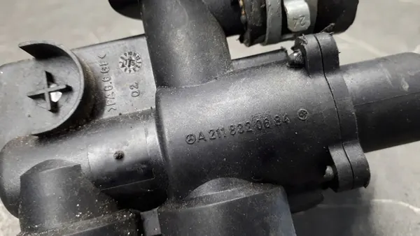 Válvula de control de refrigerante Mercedes-Benz OE A2118320684 image 5