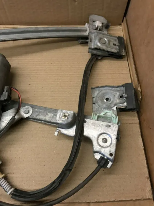 Seat Cordoba (6K) 1998 Oikeanpuoleinen ikkunan säädin image 2