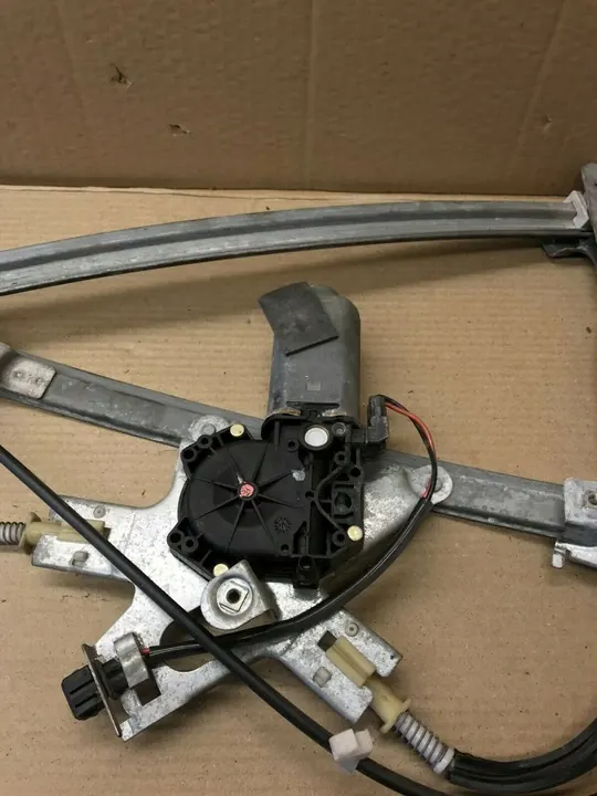 Seat Cordoba (6K) 1998 Oikeanpuoleinen ikkunan säädin image 3