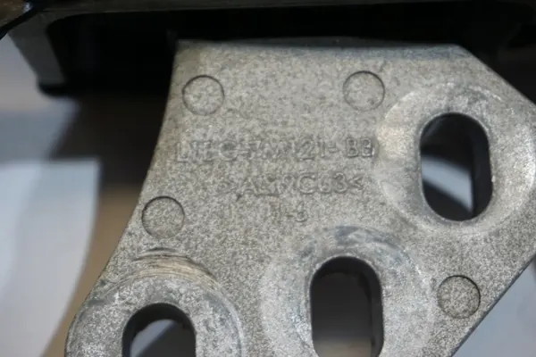 Support de boîte FORD PUMA MK2 L1BG-7M121-BB image 3