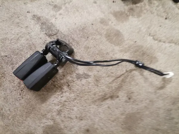 OEM NHGFRDE Fecho Cinto Traseiro Peugeot 308 image 2