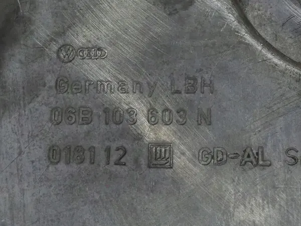 Oljetank 06B103603N 1.8T AWT VW Passat V image 2