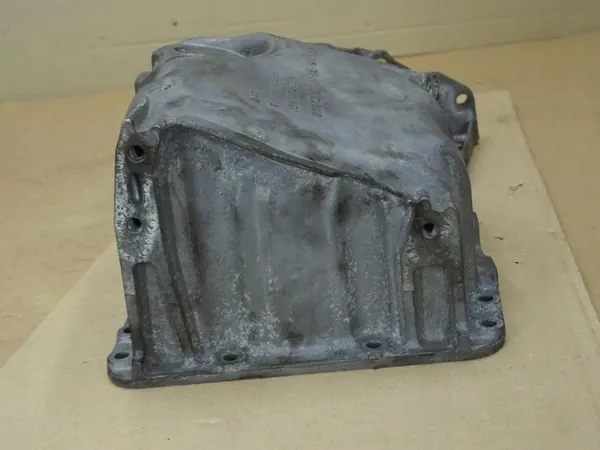 Oljetank 06B103603N 1.8T AWT VW Passat V image 6