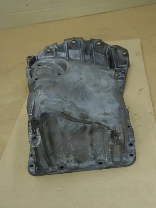 Oljetank 06B103603N 1.8T AWT VW Passat V image 7