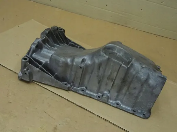 Oljetank 06B103603N 1.8T AWT VW Passat V image 9