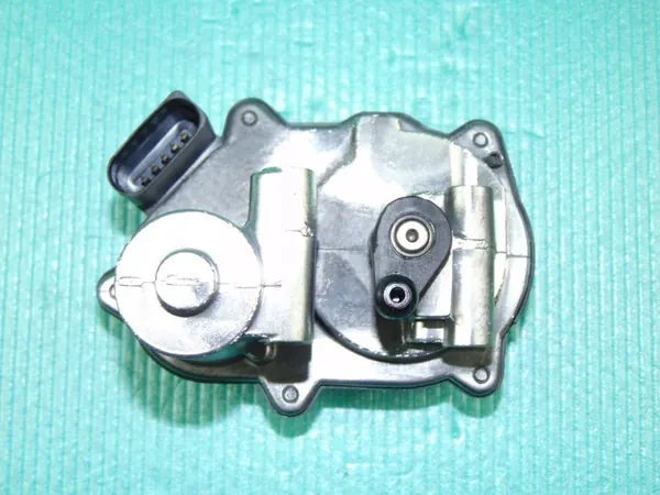 Atuador de Coletor VW Passat B6 2.0 TDI CBA OEM image 5