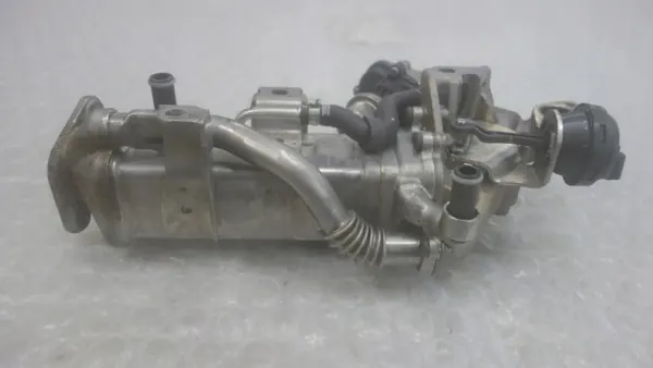 Arrefecedor EGR usado OEM 7822347 para BMW G30 2.0D image 3