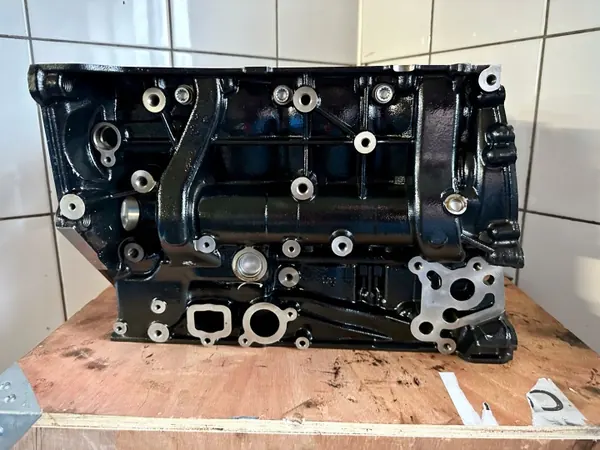 Bloc Moteur Audi A4 B9 A5 8W 2.0 TFSI DLV 06K103023N image 4